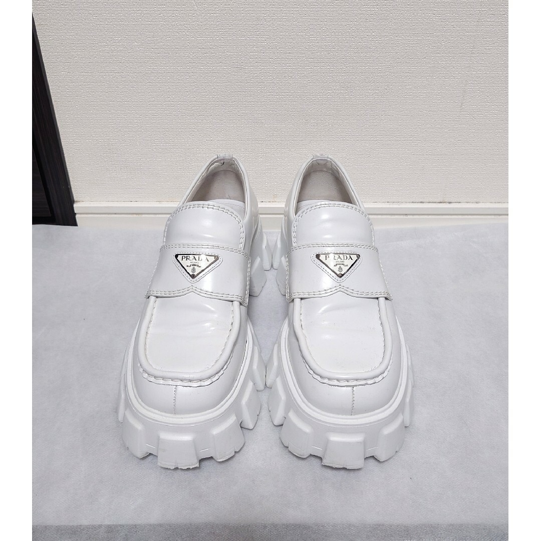 PRADA - プラダ モノリス ローファー 5.5 ホワイト 白 PRADA - プラダ モノリス ローファー 5.5 ホワイト 白