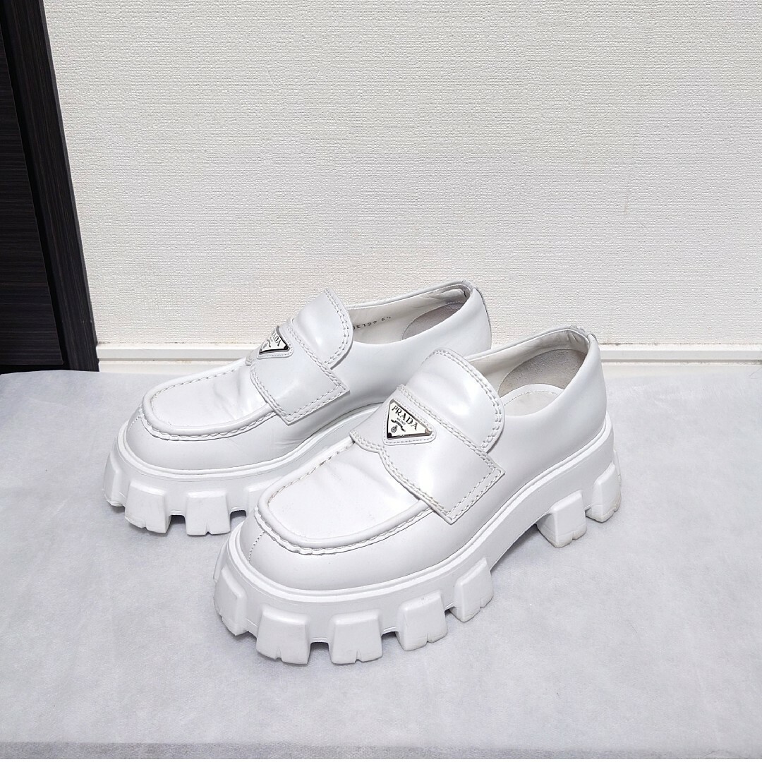 PRADA - プラダ モノリス ローファー 5.5 ホワイト 白 PRADA - プラダ モノリス ローファー 5.5 ホワイト 白