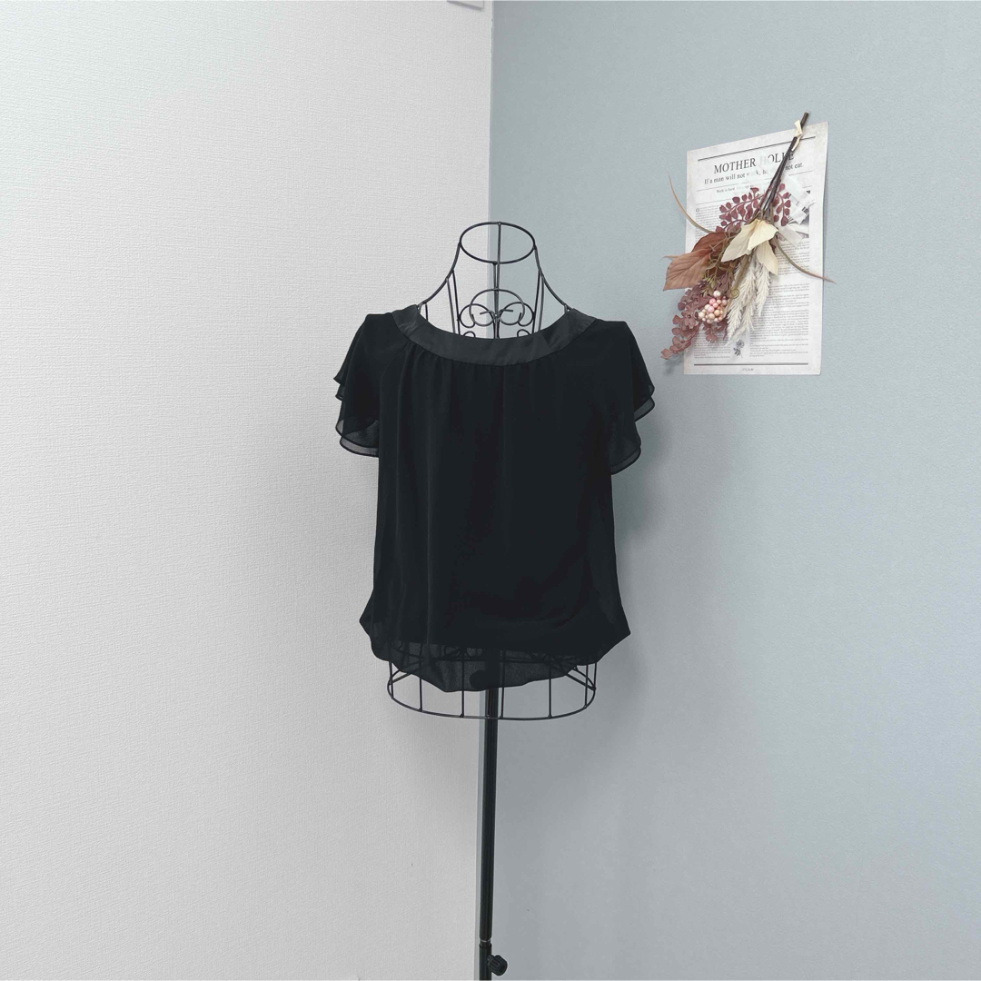 UNTITLED(アンタイトル)のアンタイトル　2度着用　半袖　ブラウス　ブラック レディースのトップス(シャツ/ブラウス(半袖/袖なし))の商品写真