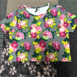 エイチアンドエム(H&M)の花柄カットソー 半袖(カットソー(半袖/袖なし))