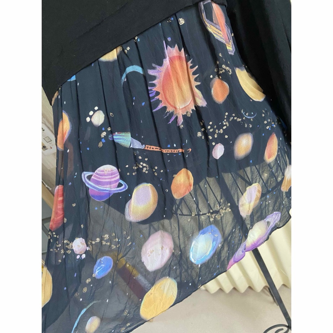 TSUMORI CHISATO(ツモリチサト)のツモリチサト　黒カットソー　背中ひらひら宇宙柄⭐️ レディースのトップス(カットソー(長袖/七分))の商品写真