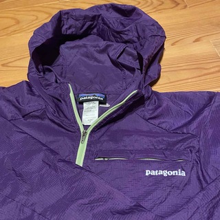 パタゴニア(patagonia)のパタゴニア　パープル　メンズS (日本サイズM程度)フーディニジャケット(ナイロンジャケット)