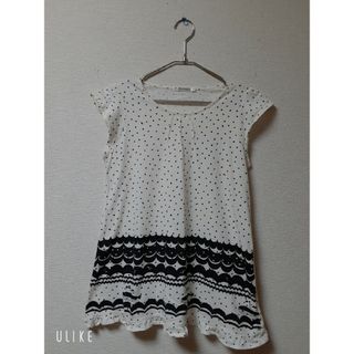 ユニクロ(UNIQLO)のユニクロ♡Tシャツ150女の子  クジラ🐳　フリル裾(Tシャツ/カットソー)