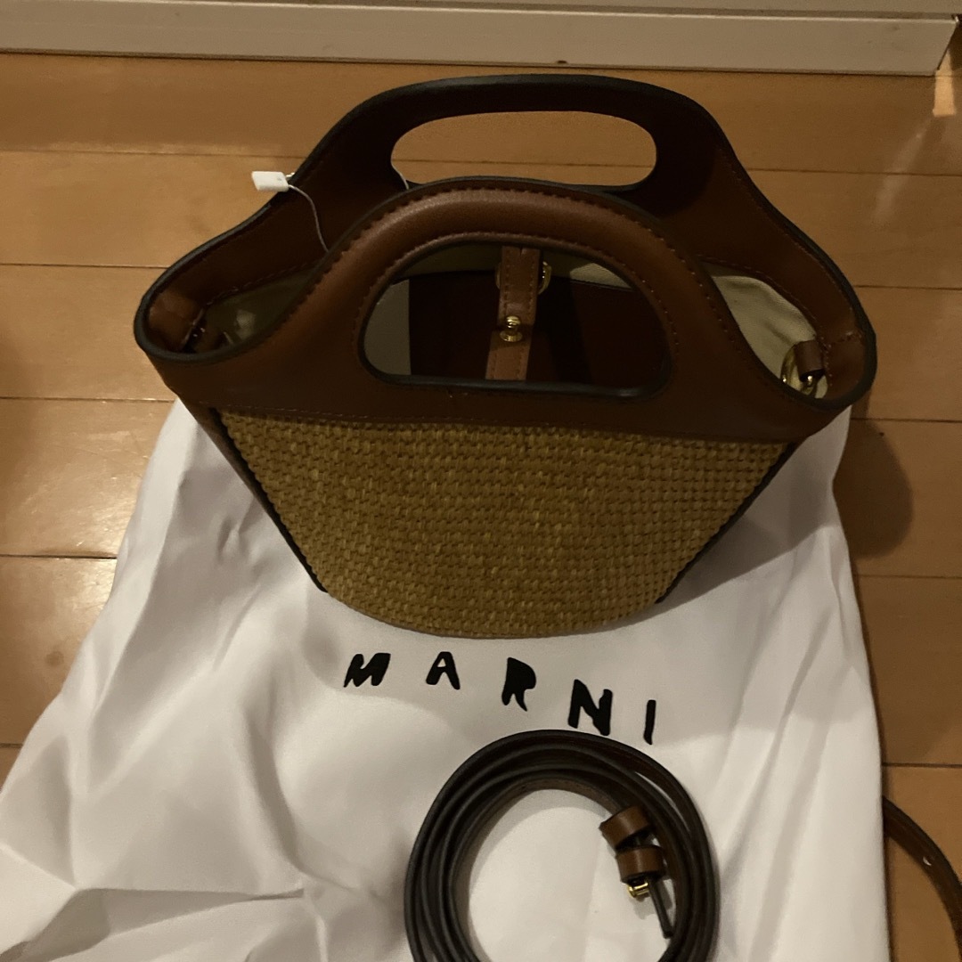 Marni(マルニ)のMARNI🤎カゴバッグマルニトロピカリアマイクロバッグ レディースのバッグ(かごバッグ/ストローバッグ)の商品写真