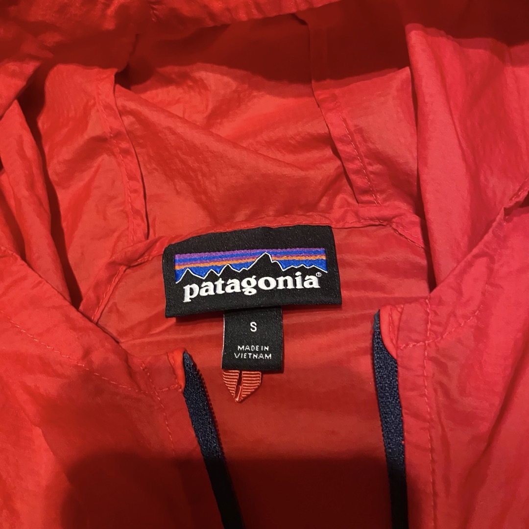 patagonia(パタゴニア)のパタゴニア　メンズS (日本サイズM程度)フーディニジャケット メンズのジャケット/アウター(ナイロンジャケット)の商品写真