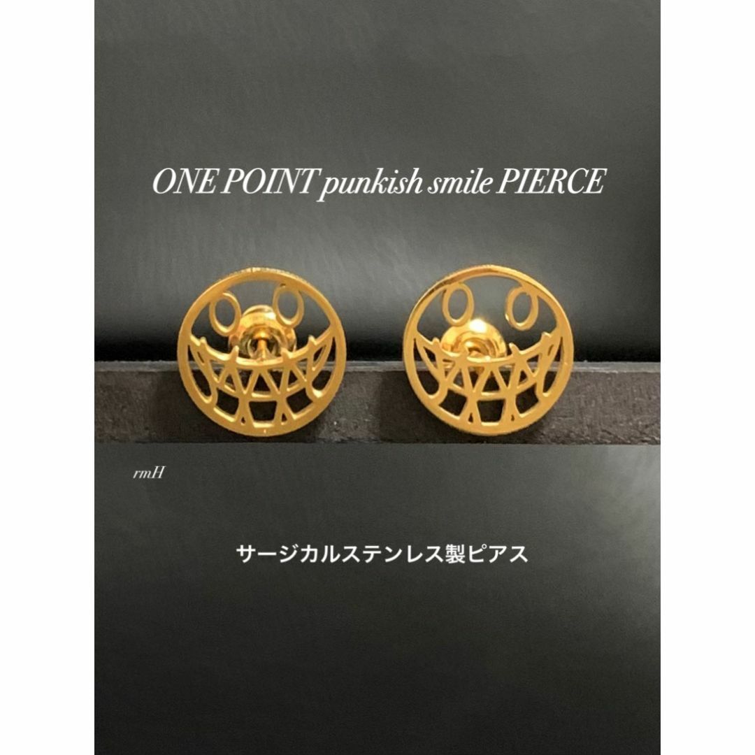 【punkish smile ピアス ゴールド 2個】ステンレス メンズのアクセサリー(ピアス(両耳用))の商品写真
