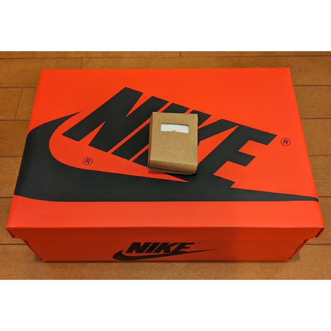 NIKE(ナイキ)のNIKE WMNS エア ジョーダン 1 レトロ HIGH OG 27cm レディースの靴/シューズ(スニーカー)の商品写真