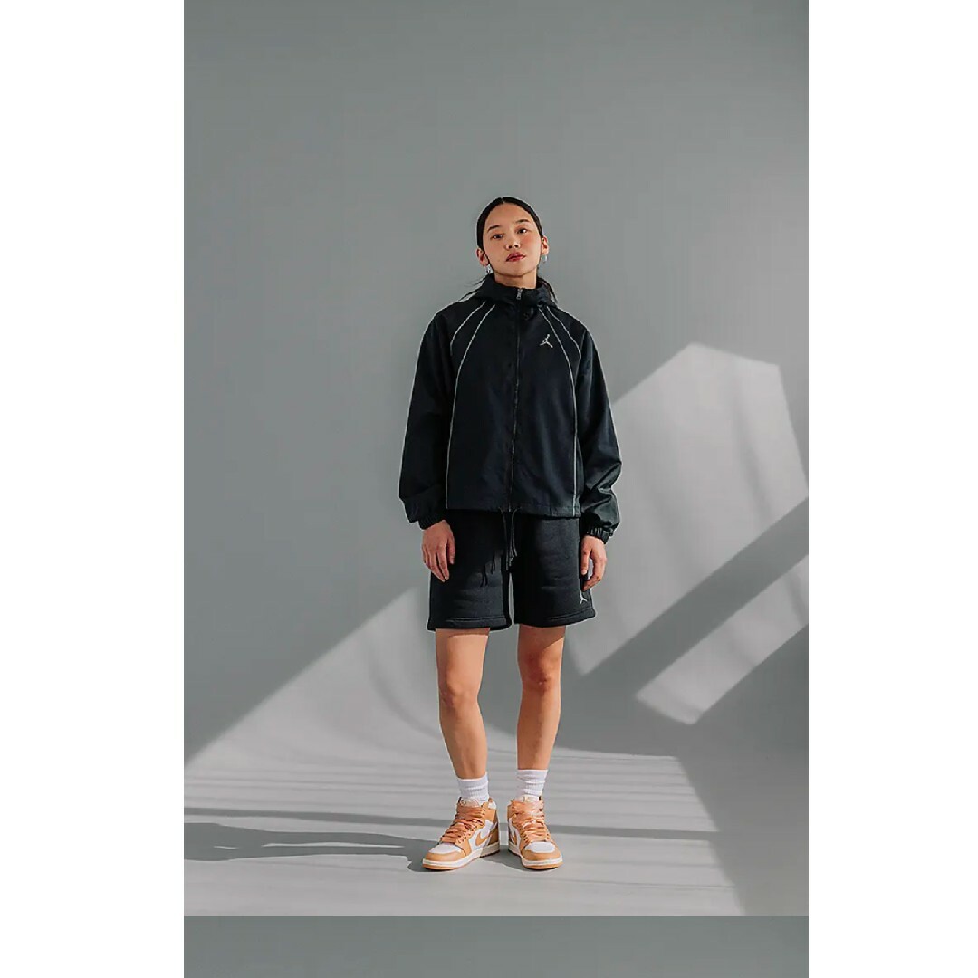 NIKE(ナイキ)のNIKE WMNS エア ジョーダン 1 レトロ HIGH OG 27cm レディースの靴/シューズ(スニーカー)の商品写真