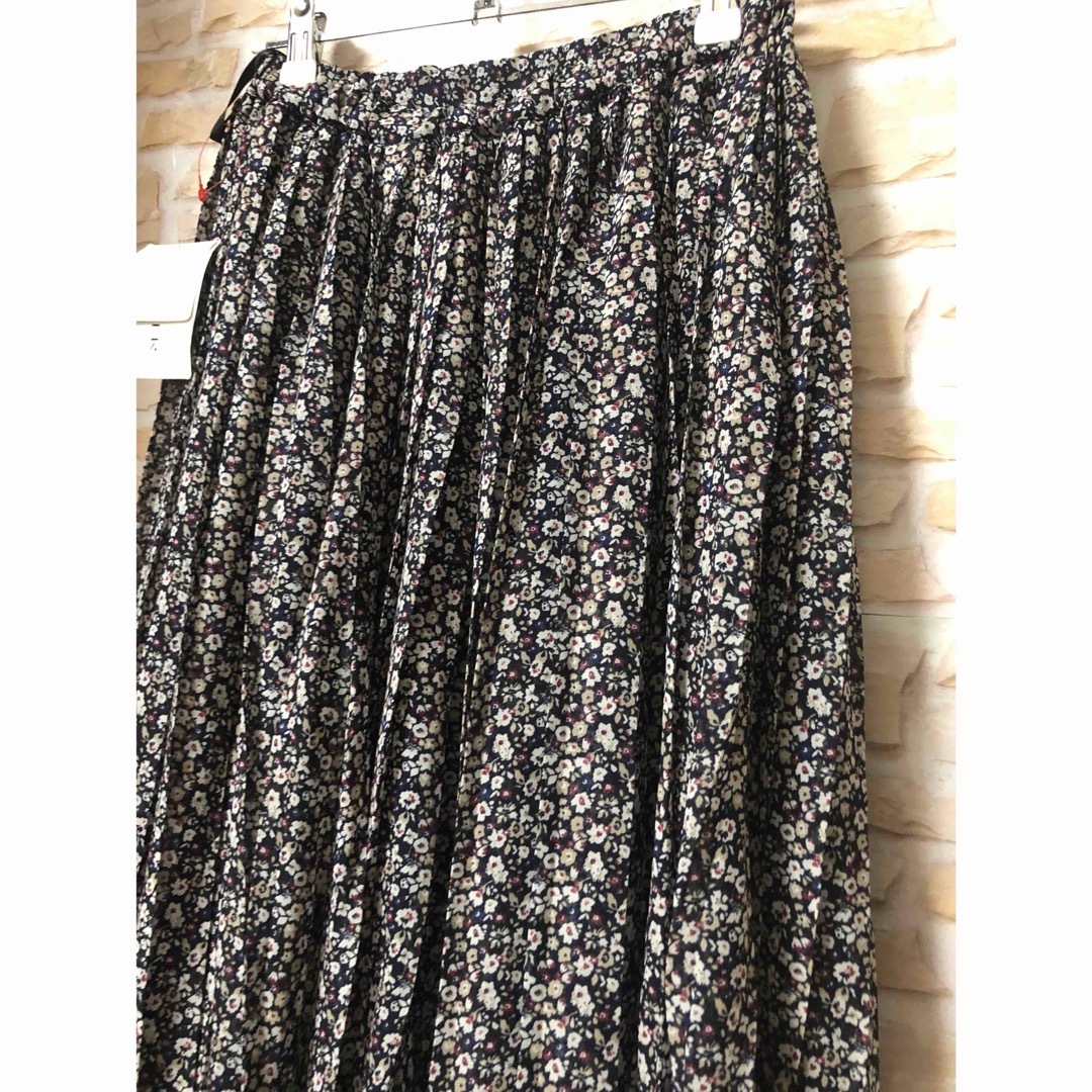 GLACIER(グラシア)のグラシア 花柄ロングスカート Lサイズ 新品タグ付き ネイビー フォロー割引あり レディースのスカート(ロングスカート)の商品写真