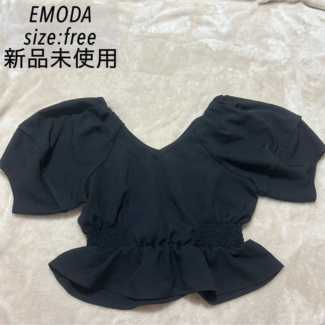 EMODA(エモダ)のEMODA ペプラム ブラック 2WAYオフショルダーフレアトップ 黒 新品 レディースのトップス(カットソー(半袖/袖なし))の商品写真