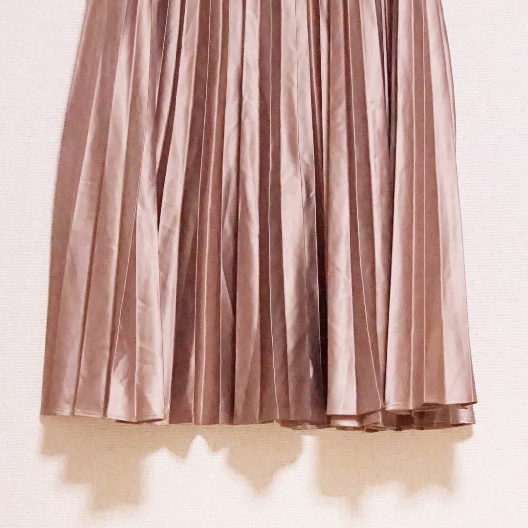 ZARA(ザラ)のザラ　ロング　スカート　プリーツ　サテン　茶色　ブロンズ　光沢感 レディースのスカート(ロングスカート)の商品写真