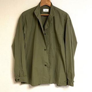 ユナイテッドアローズ(UNITED ARROWS)のUNITED ARROWS ユナイテッドアローズ スタンドカラー カーキ シャツ(シャツ)