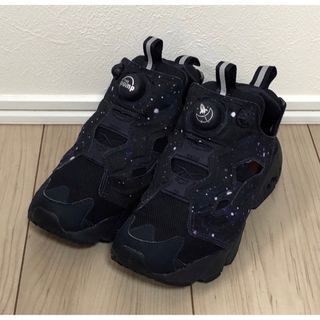 リーボック(Reebok)の23cm 良品 REEBOK PUMP FURY OG 宇宙柄 ネイビー 紺 紫(スニーカー)