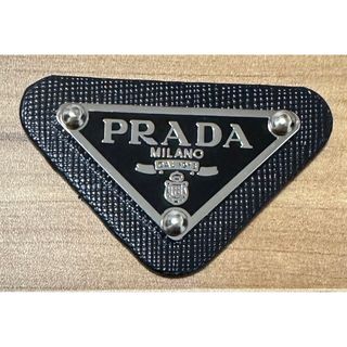 PRADA ロゴプレートノベルティ　最安　プラダ　ブローチ　パーツ　ブラック1枚