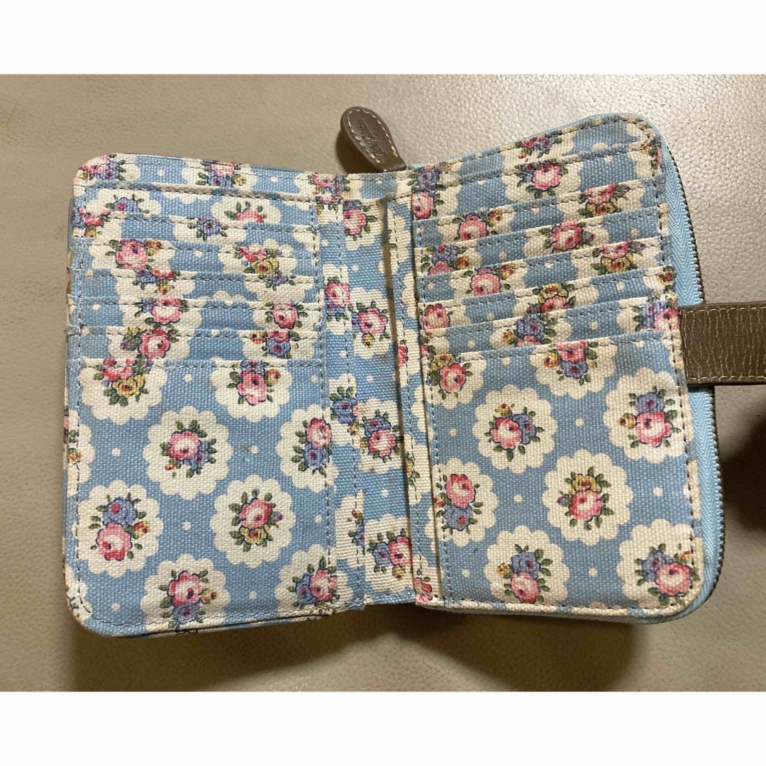 Cath Kidston(キャスキッドソン)の❤️キャスキッドソン Folded Zip Wallet ボタンスポット❤️ レディースのファッション小物(財布)の商品写真