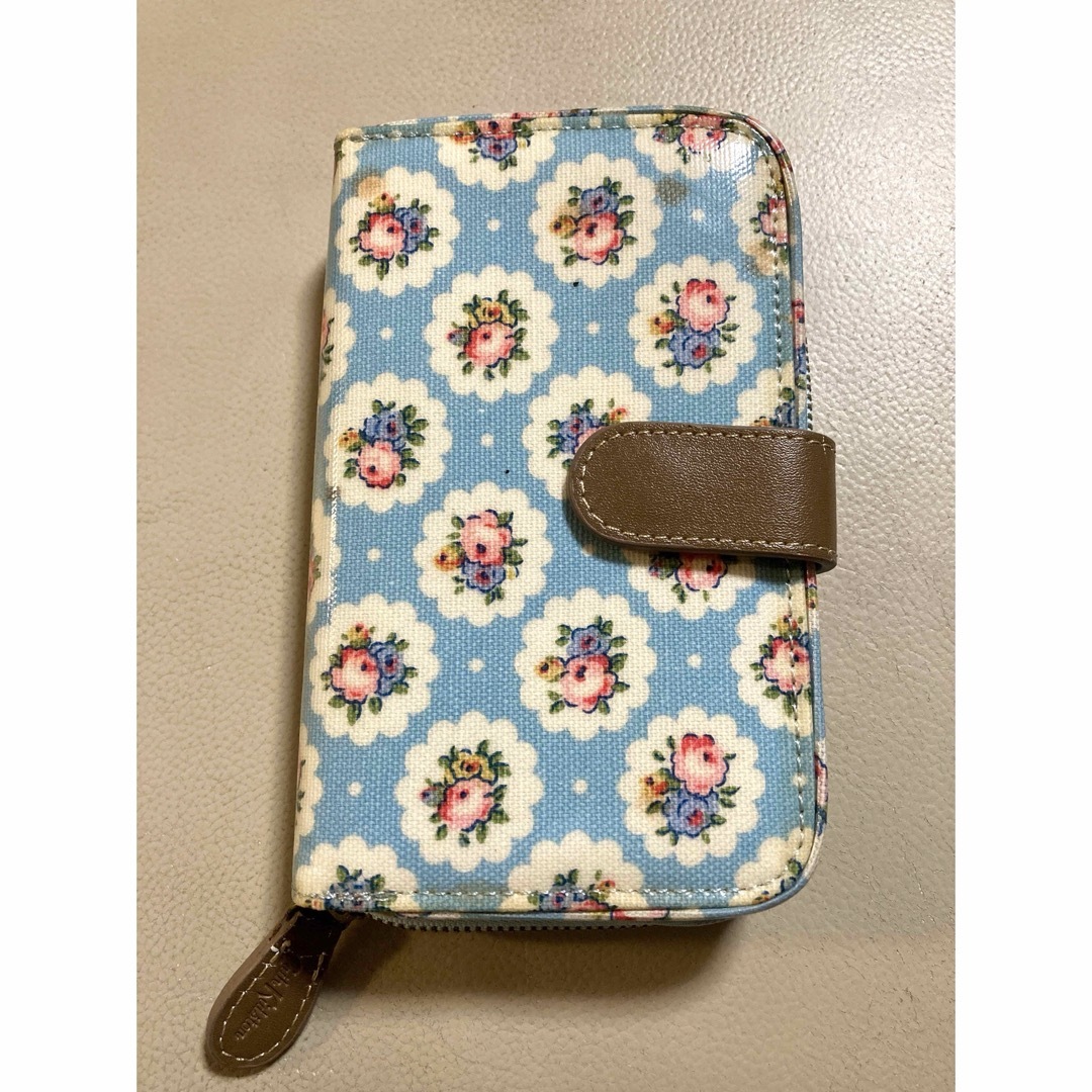 Cath Kidston(キャスキッドソン)の❤️キャスキッドソン Folded Zip Wallet ボタンスポット❤️ レディースのファッション小物(財布)の商品写真