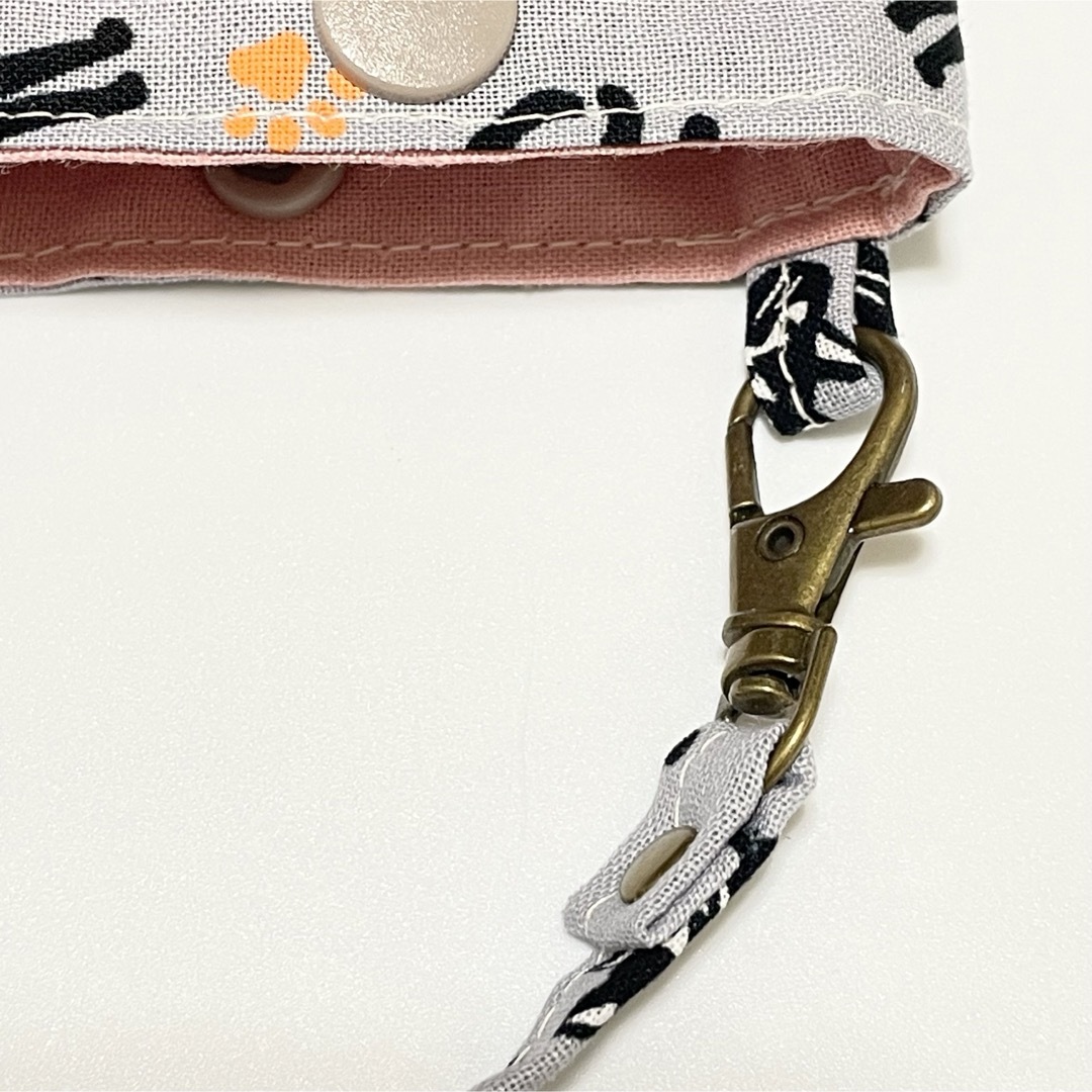 猫　足跡柄　ミニミニバッグ　ポーチ　パープル　ハンドメイド ハンドメイドのファッション小物(ポーチ)の商品写真