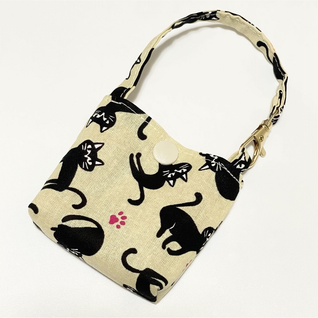 猫　足跡柄　ミニミニバッグ　ポーチ　ベージュ　ハンドメイド ハンドメイドのファッション小物(ポーチ)の商品写真