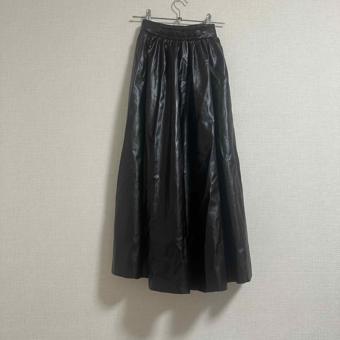 JUNOAH(ジュノア)のJONOAH フェイクレザー スカート レディースのスカート(ロングスカート)の商品写真