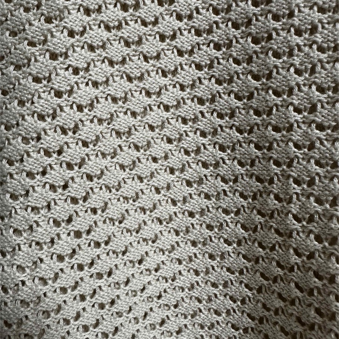 GU(ジーユー)のVネックセーター　新品未使用品 レディースのトップス(カットソー(半袖/袖なし))の商品写真