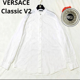 ヴェルサーチ(VERSACE)の【極美品】 VERSACE Classic V2 ロゴ総柄 バンドカラー シャツ(Tシャツ/カットソー(半袖/袖なし))