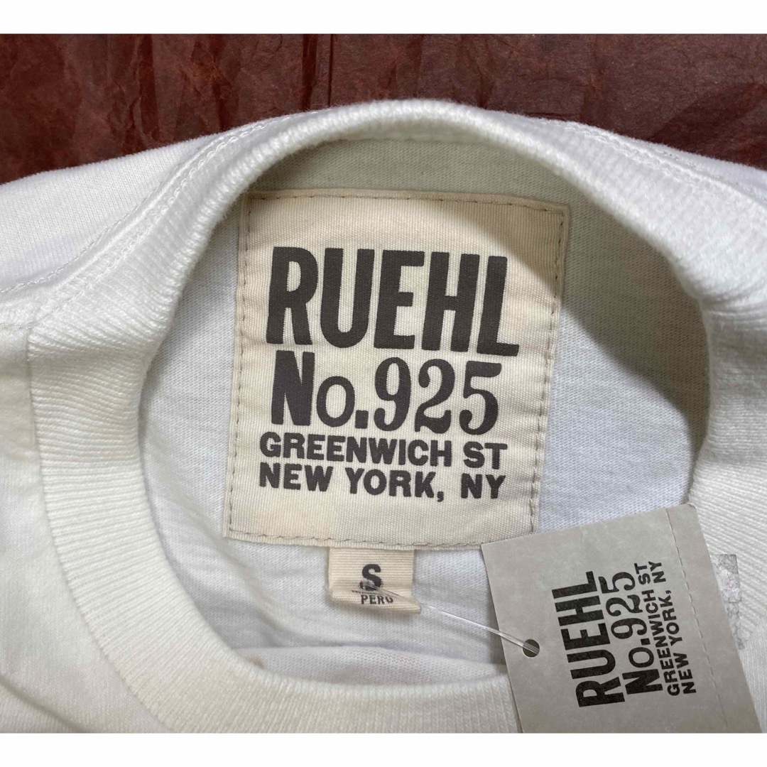 Ruehl No.925(ルールナンバー925)の【希少・未使用】RUEHL No.925 ルール Tシャツ メンズのトップス(Tシャツ/カットソー(半袖/袖なし))の商品写真
