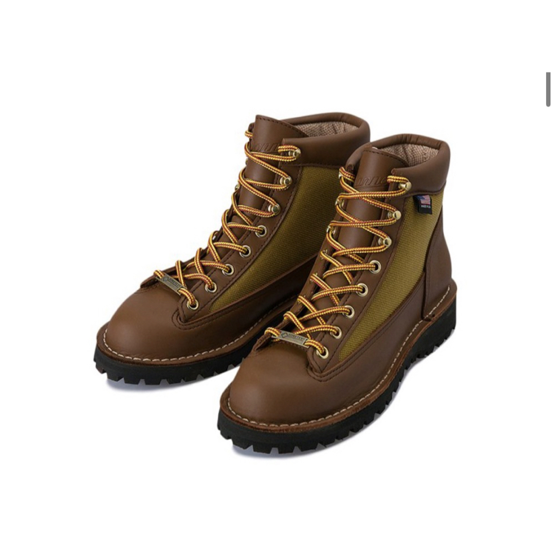 Danner(ダナー)の美品　ダナー　マウンテンライト　ゴアテックス メンズの靴/シューズ(ブーツ)の商品写真