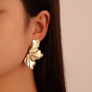 【大人気】　ピアス　フラワー　花　ゴールド(ピアス)