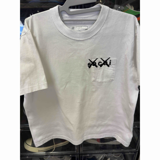 サカイ(sacai)のSacai Kaws コラボ tシャツ サイズ2(Tシャツ/カットソー(半袖/袖なし))