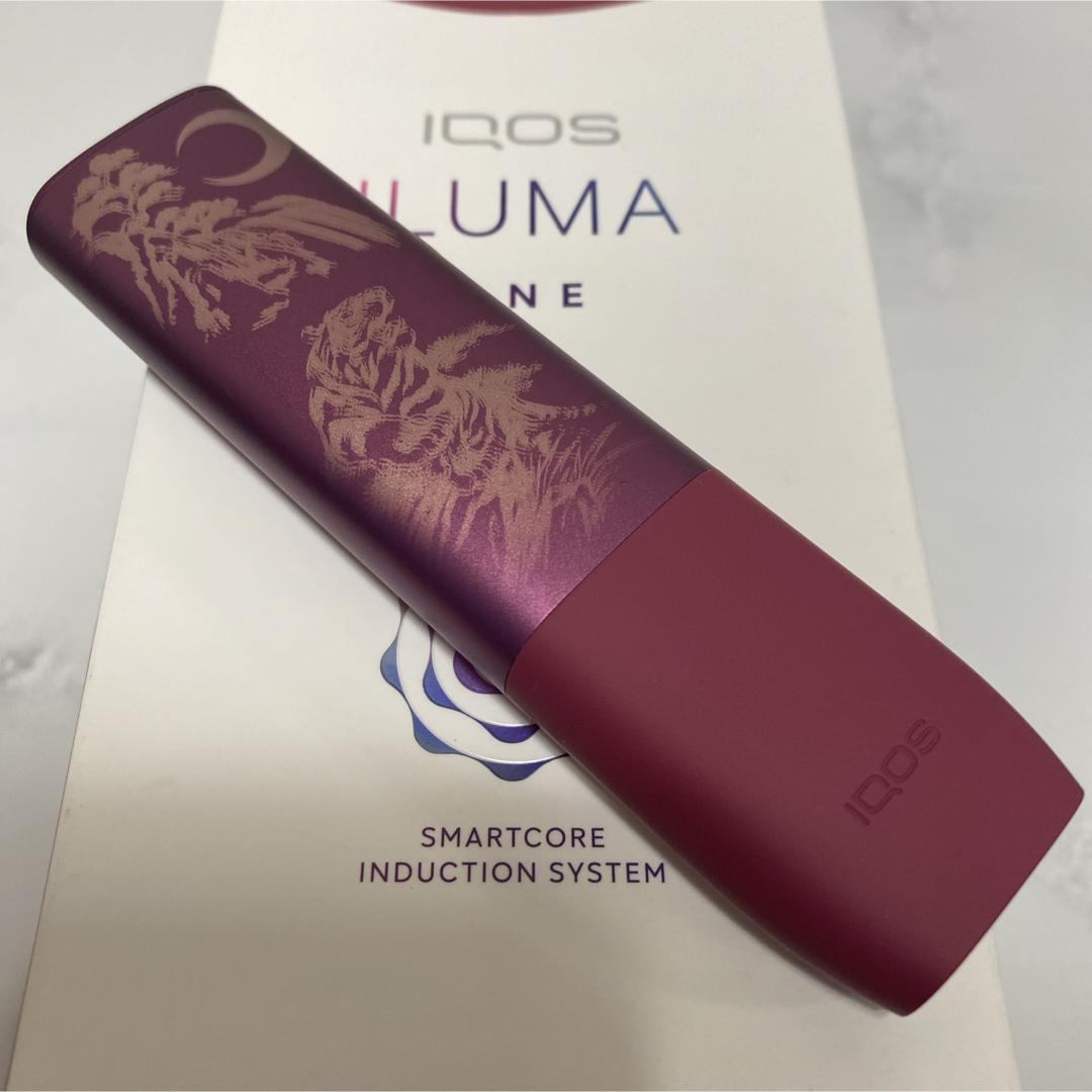 IQOS(アイコス)の訳あり iQOS ILUMA ONE アイコス イルマワン 虎 水墨画 レッド メンズのファッション小物(タバコグッズ)の商品写真