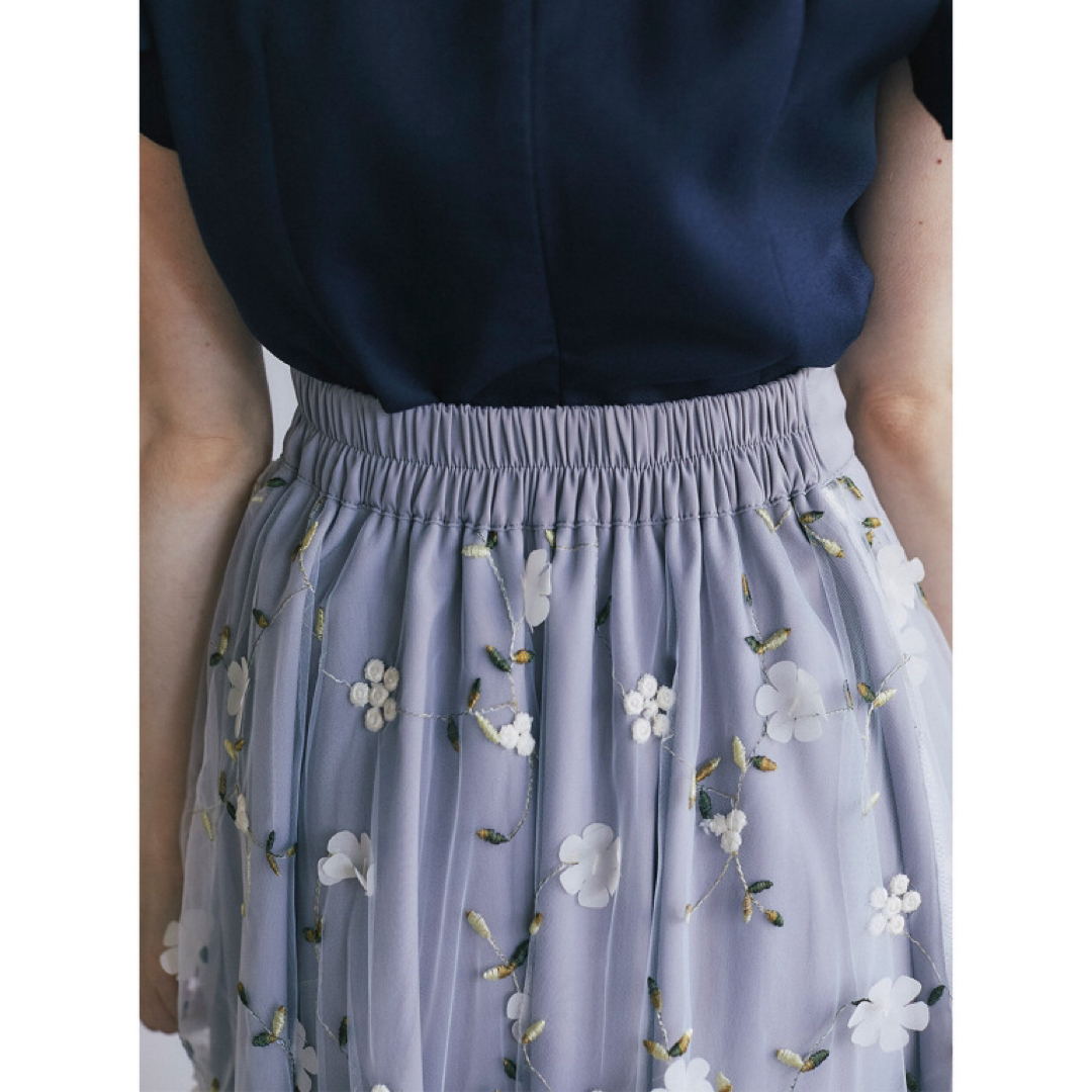 TOCCO closet(トッコクローゼット)のトッコクローゼット　フラワーモチーフ刺繍チュールフレアスカート レディースのスカート(ひざ丈スカート)の商品写真