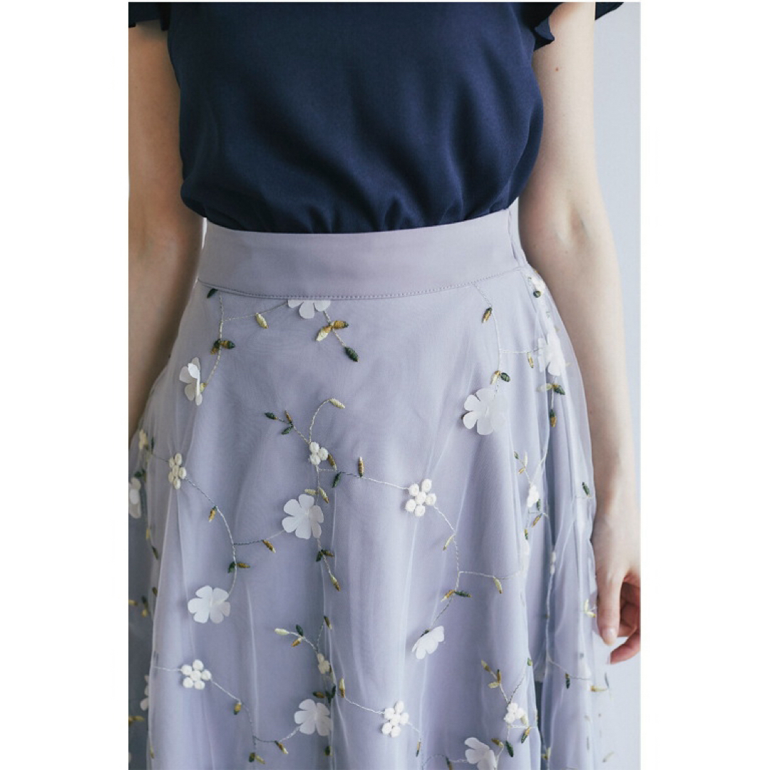 TOCCO closet(トッコクローゼット)のトッコクローゼット　フラワーモチーフ刺繍チュールフレアスカート レディースのスカート(ひざ丈スカート)の商品写真