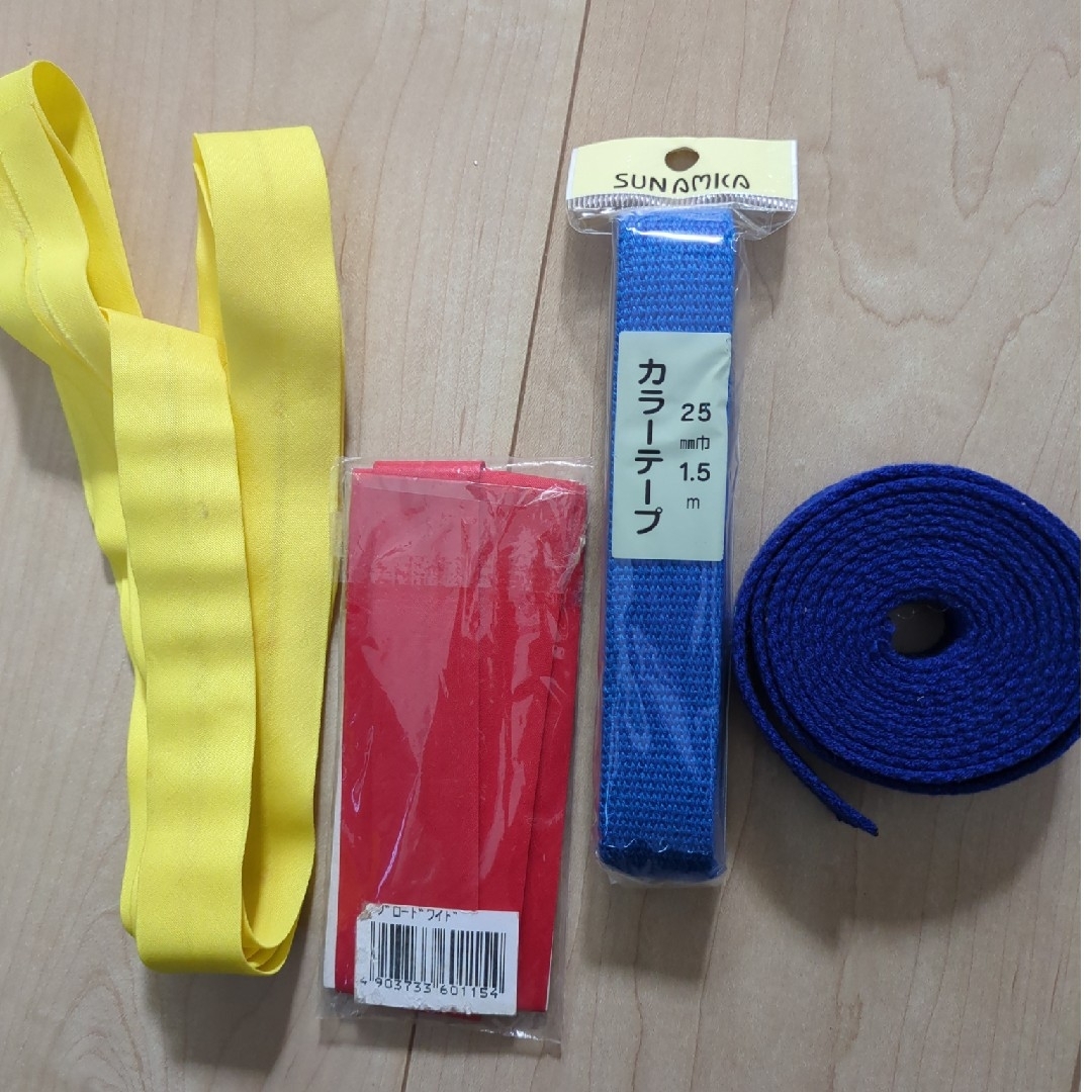 ブロードワイドバイアステープ2種とカラーテープ2種 ハンドメイドの素材/材料(各種パーツ)の商品写真
