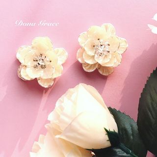 No.22* ワンポイント🌼　アイボリーフラワー　ピアス　イヤリング(ピアス)