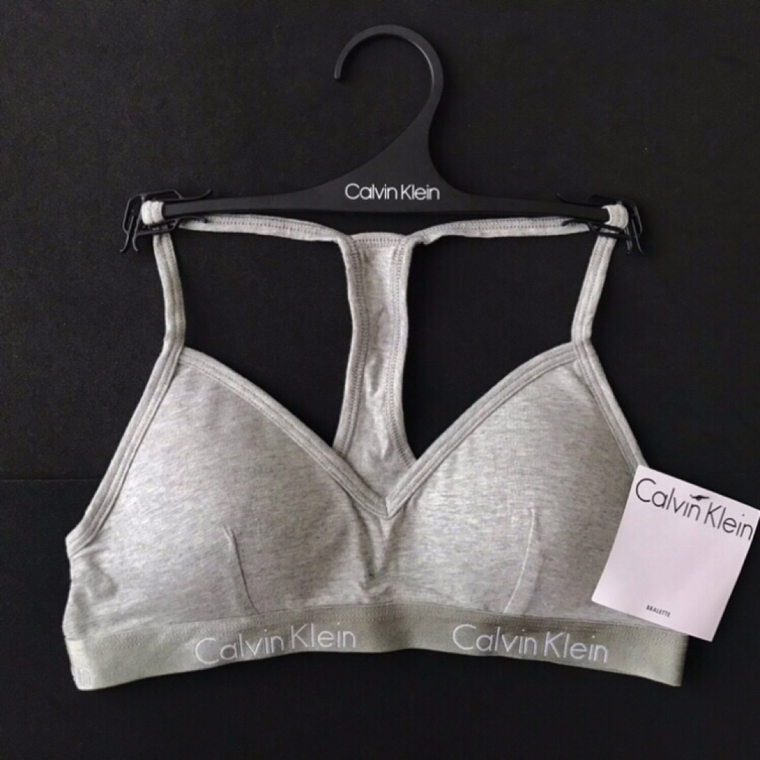 Calvin Klein(カルバンクライン)のレア 新品 下着 USA カルバンクライン ブラ Tショーツ ck グレー M レディースの下着/アンダーウェア(ブラ&ショーツセット)の商品写真