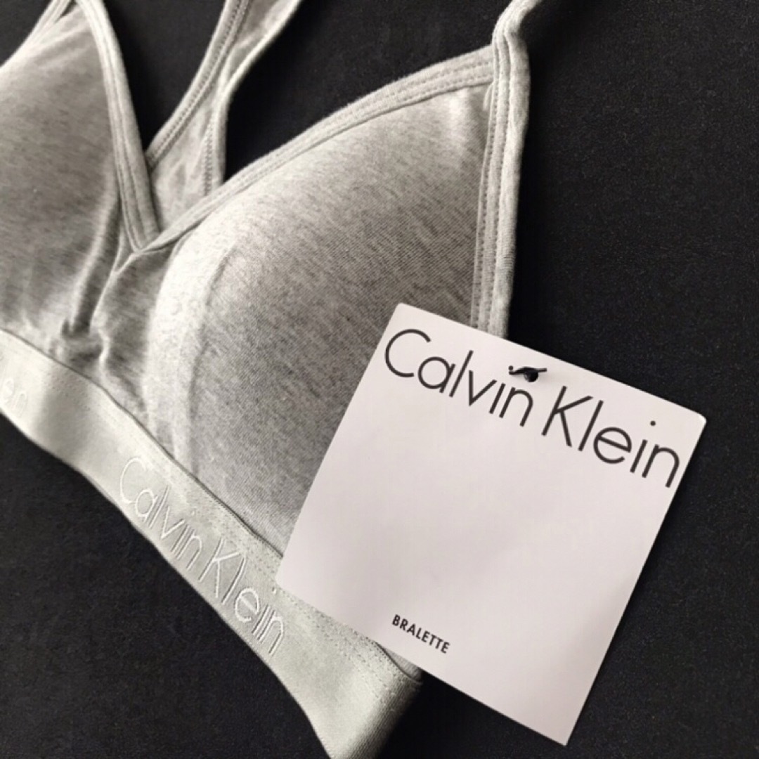 Calvin Klein(カルバンクライン)のレア 新品 下着 USA カルバンクライン ブラ Tショーツ ck グレー M レディースの下着/アンダーウェア(ブラ&ショーツセット)の商品写真