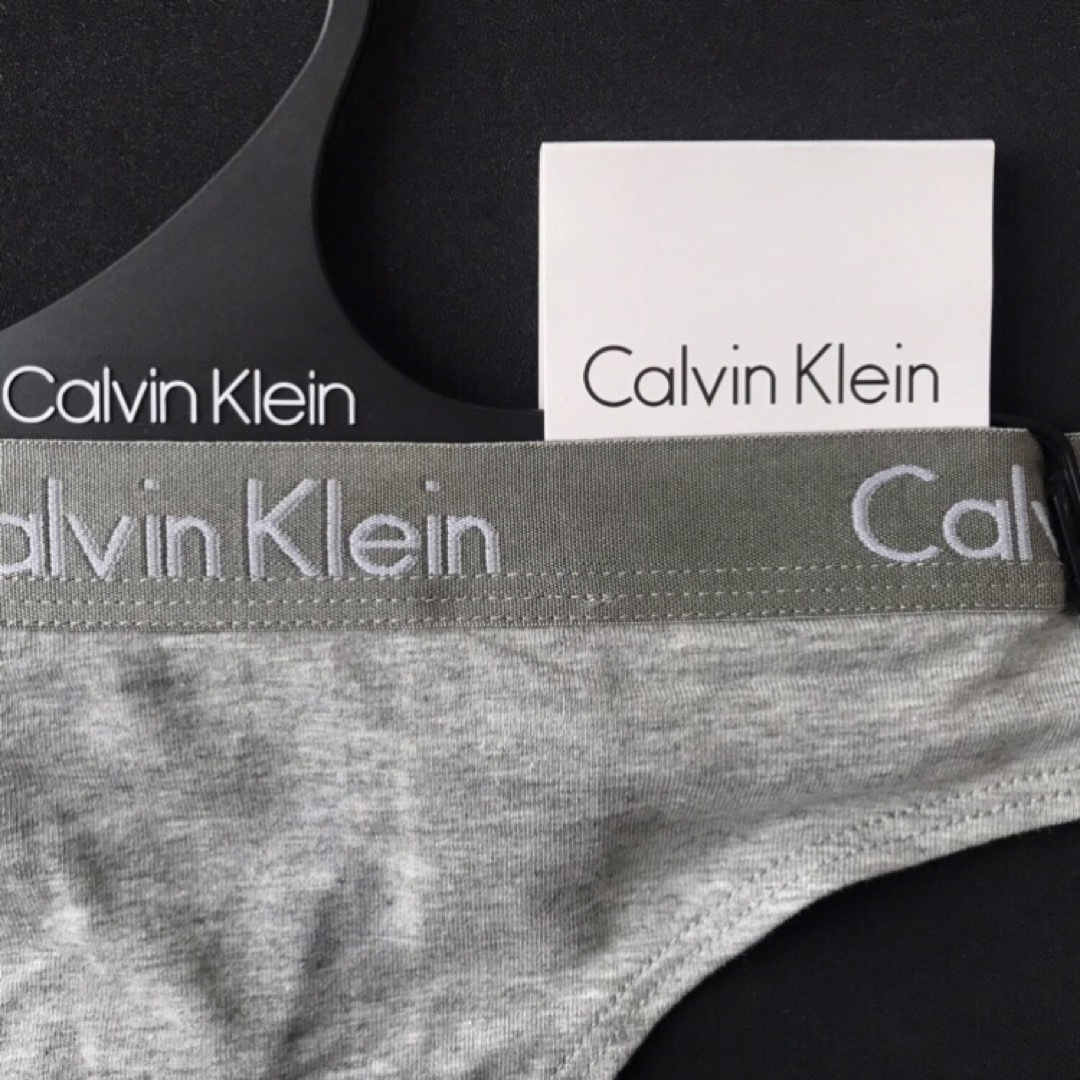 Calvin Klein(カルバンクライン)のレア 新品 下着 USA カルバンクライン ブラ Tショーツ ck グレー M レディースの下着/アンダーウェア(ブラ&ショーツセット)の商品写真