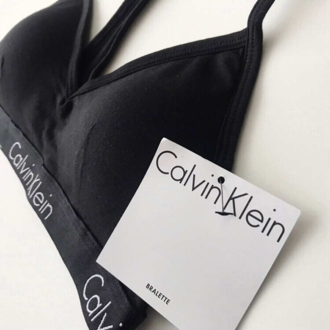 Calvin Klein(カルバンクライン)のck 下着 レア 新品 USA カルバンクライン ブラ Tショーツ 黒 M レディースの下着/アンダーウェア(ブラ&ショーツセット)の商品写真