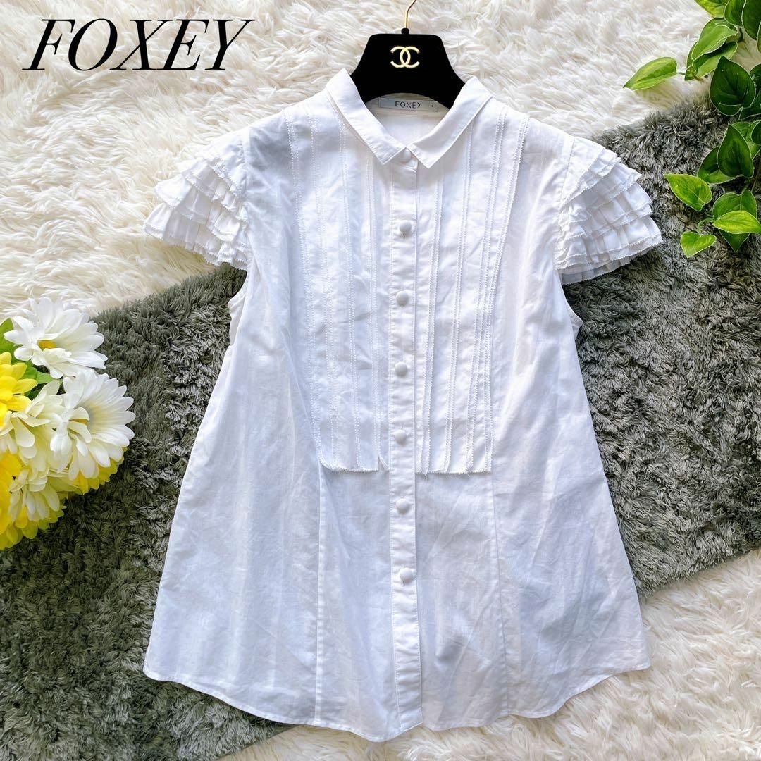 FOXEY(フォクシー)の極美品✨FOXEY フォクシー　ブラウス　袖フリル　白　42 XL レディースのトップス(シャツ/ブラウス(半袖/袖なし))の商品写真