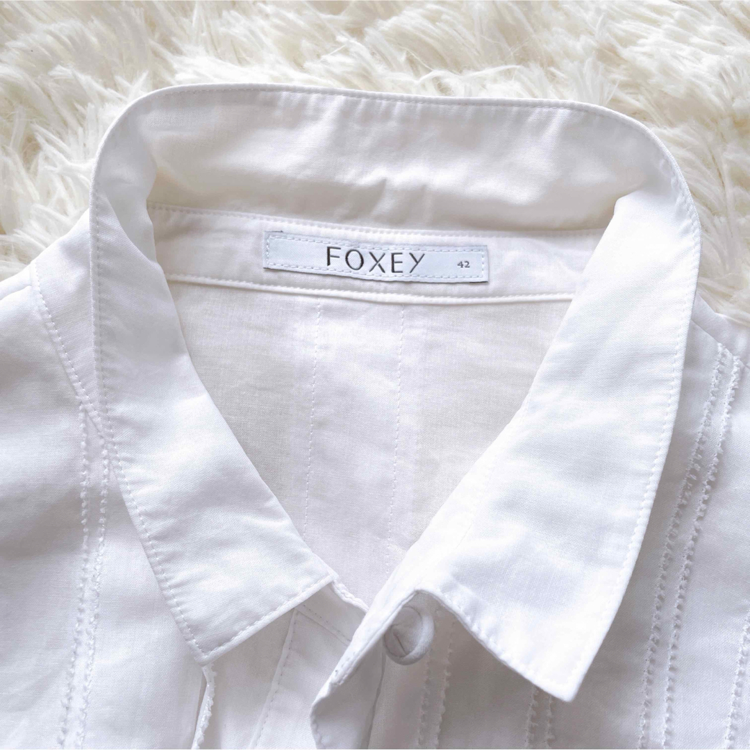 FOXEY(フォクシー)の極美品✨FOXEY フォクシー　ブラウス　袖フリル　白　42 XL レディースのトップス(シャツ/ブラウス(半袖/袖なし))の商品写真