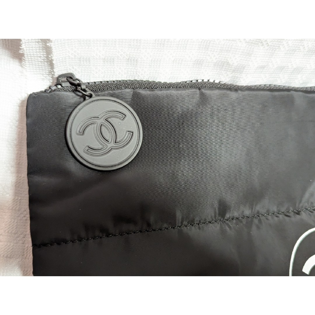 CHANEL(シャネル)のポーチ ノベルティ ココマーク シャネル CHANEL 大きめ 海外免 レディースのファッション小物(ポーチ)の商品写真