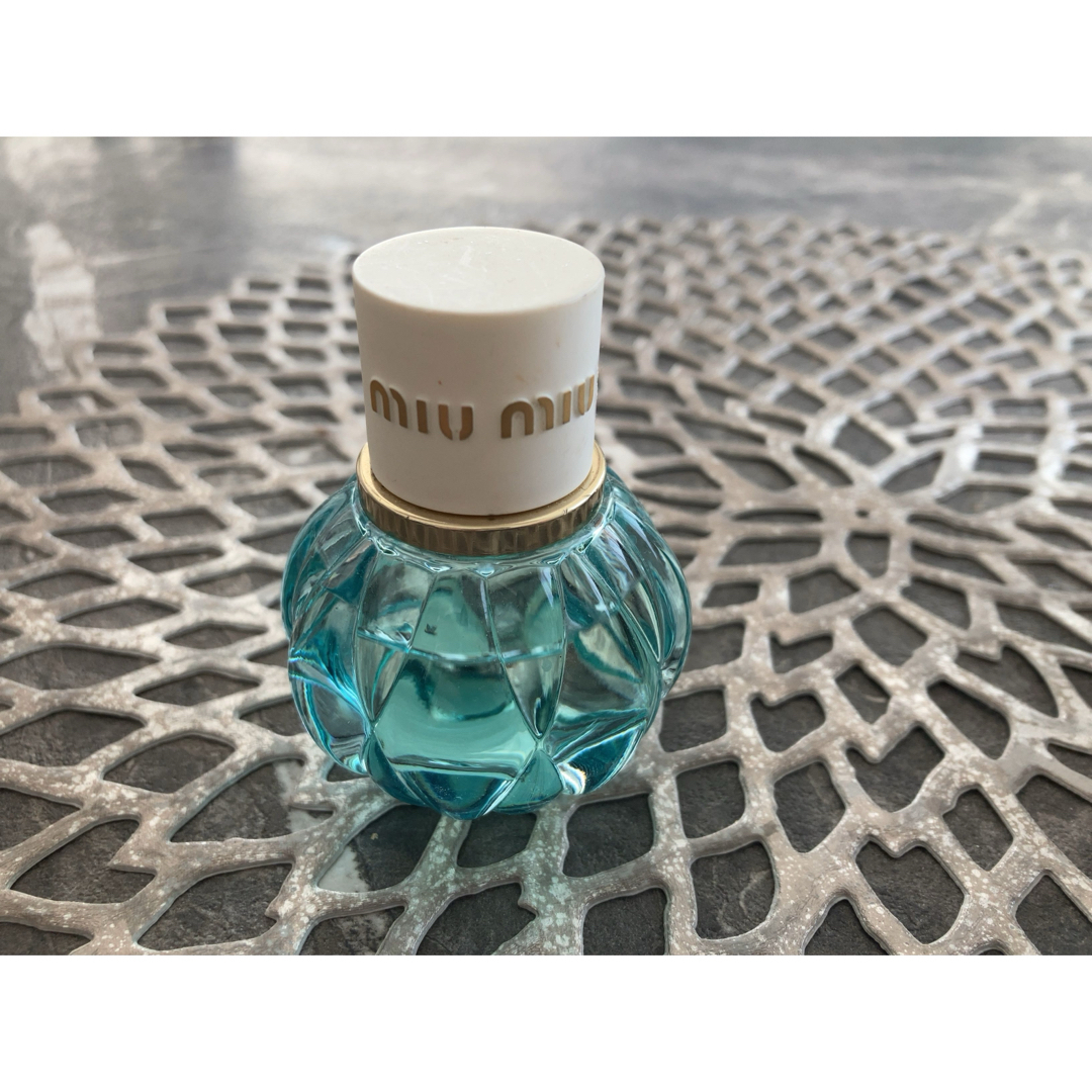 miumiu(ミュウミュウ)のミュウミュウ　ミニミュウ　ローブルー　オードパルファム コスメ/美容の香水(香水(女性用))の商品写真