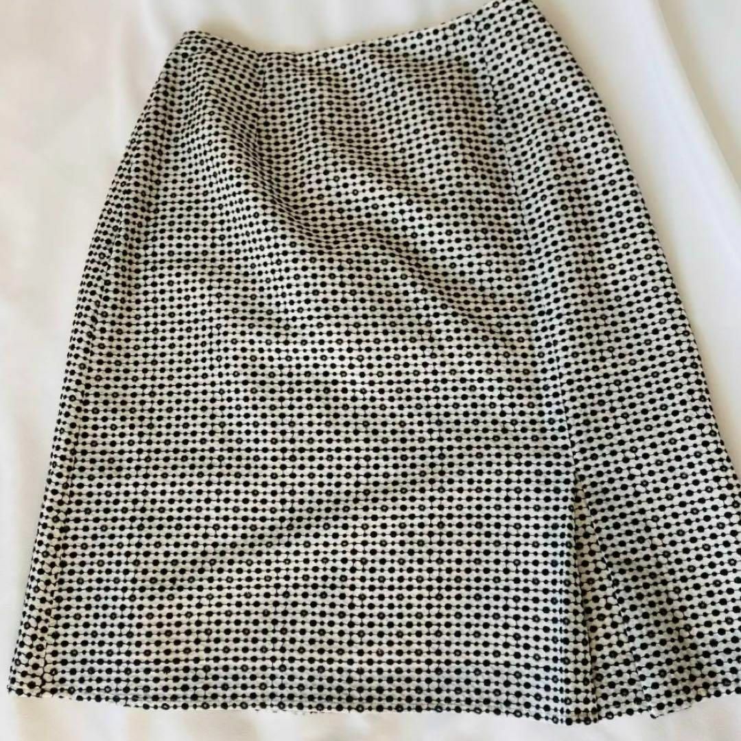 Sybilla(シビラ)のシビラ スカート　コットン× シルク+刺繍　M 細め　ゴルフウェアにも レディースのスカート(ひざ丈スカート)の商品写真