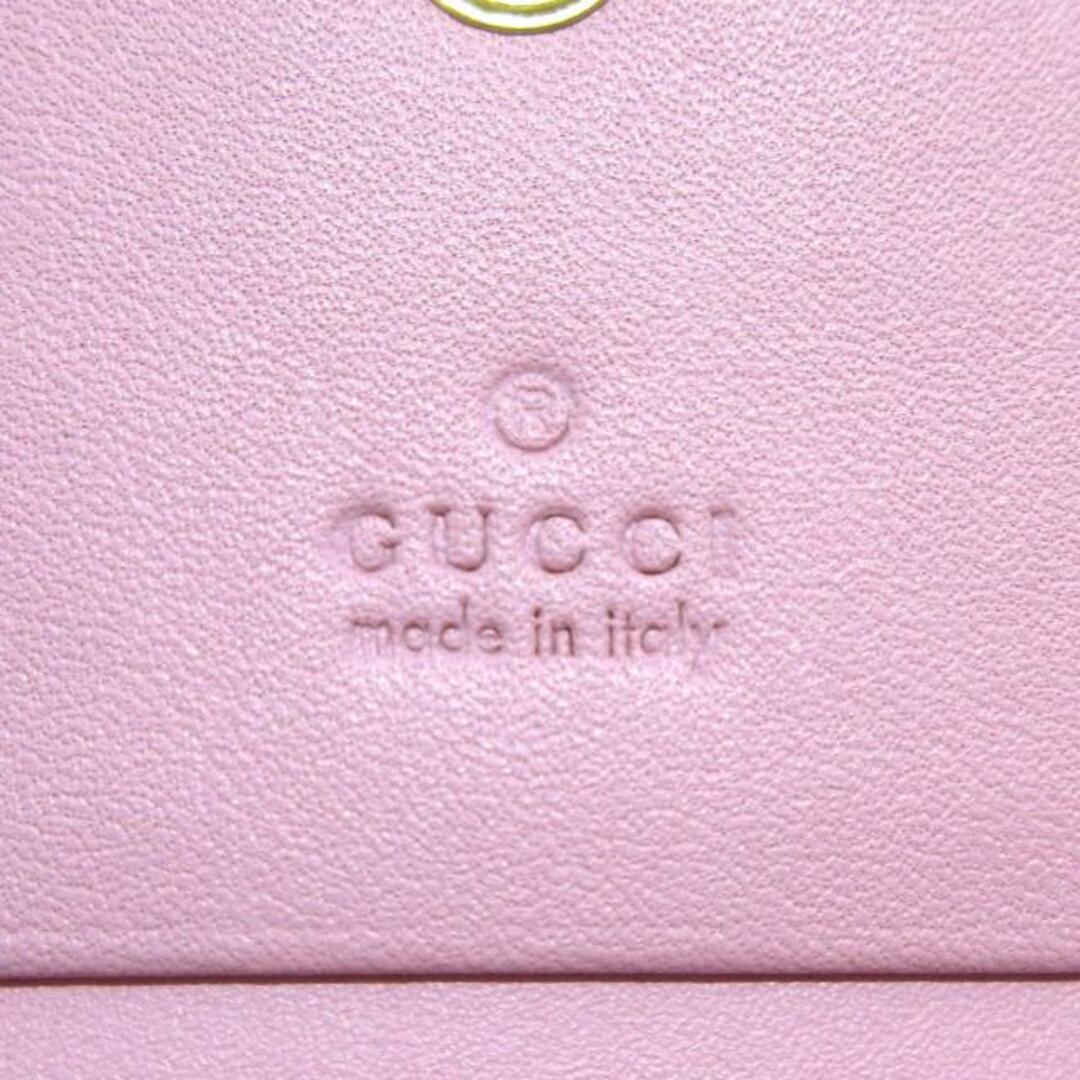 Gucci(グッチ)のGUCCI(グッチ) 2つ折り財布美品  ストロベリー プリント GGカードケース 573839 ベージュ×レッド×マルチ PVC(塩化ビニール) レディースのファッション小物(財布)の商品写真
