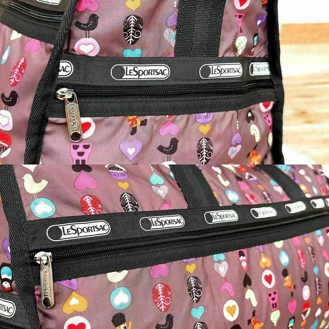 LeSportsac(レスポートサック)の大容量【レスポートサック】ポーチ付 ハート クマ 総柄 ボストンバッグ 茶×黒 レディースのバッグ(ボストンバッグ)の商品写真