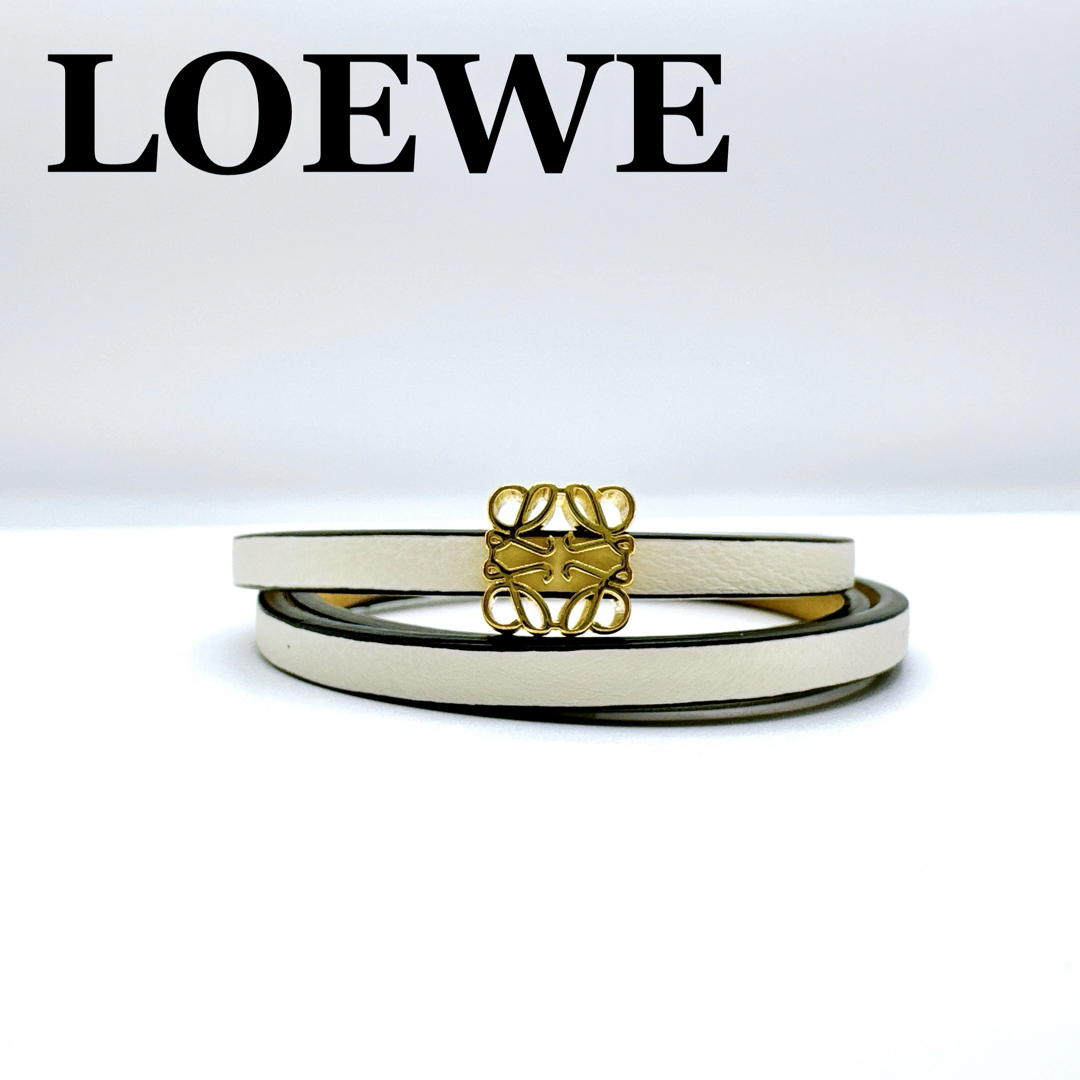 LOEWE(ロエベ)のロエベ アナグラム ツイスト バングル ブレスレット レディース ホワイト レディースのアクセサリー(ブレスレット/バングル)の商品写真