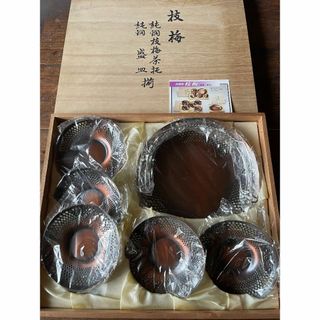新品 未使用 純銅製 茶托5客 盛皿1客 枝梅 桐箱 ブロンズ 梅 透かし模様(食器)