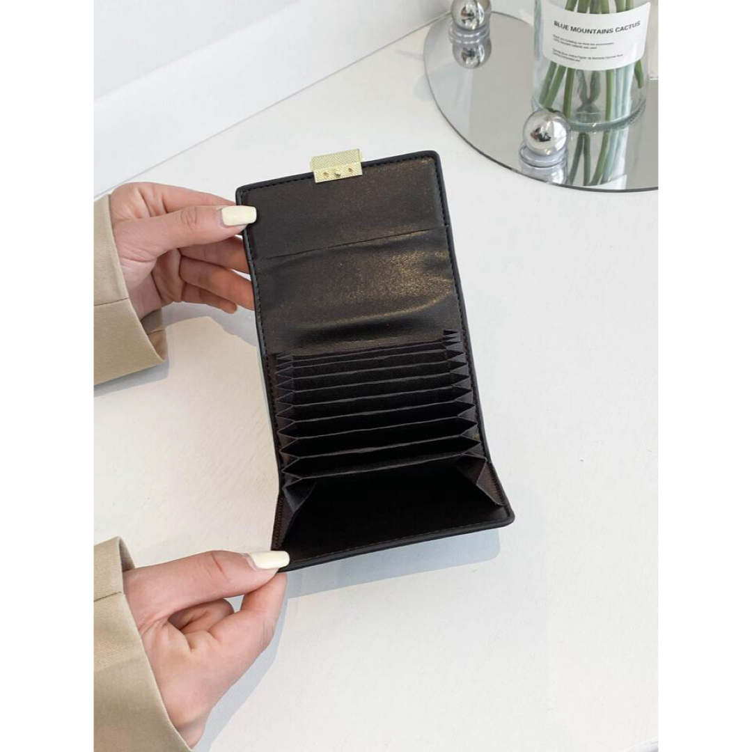 SHEIN(シーイン)の型押しカードケース　グリーン レディースのファッション小物(財布)の商品写真