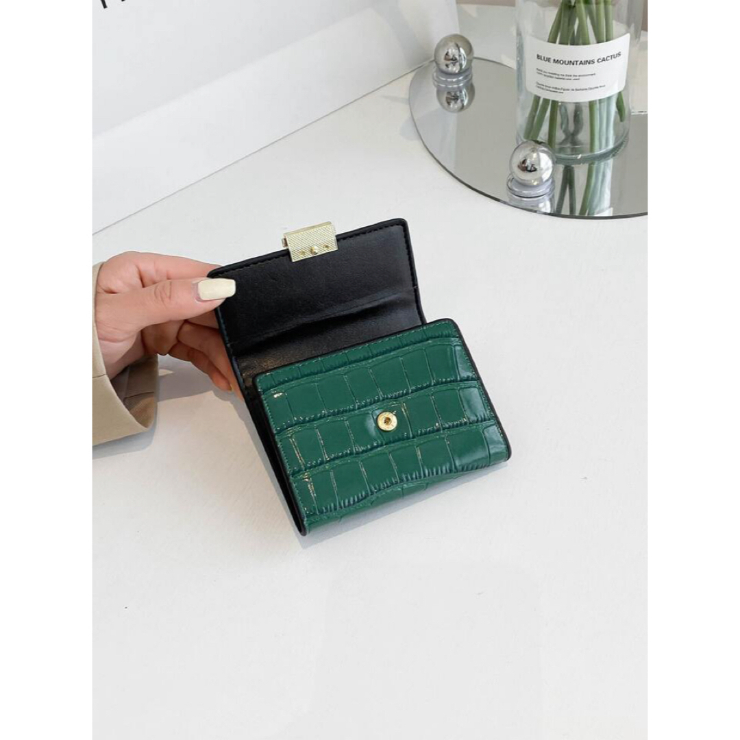 SHEIN(シーイン)の型押しカードケース　グリーン レディースのファッション小物(財布)の商品写真
