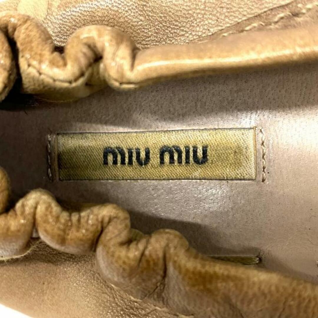 miumiu(ミュウミュウ)のmiumiu(ミュウミュウ) パンプス 35 レディース - ベージュ リボン/ビジュー レザー レディースの靴/シューズ(ハイヒール/パンプス)の商品写真